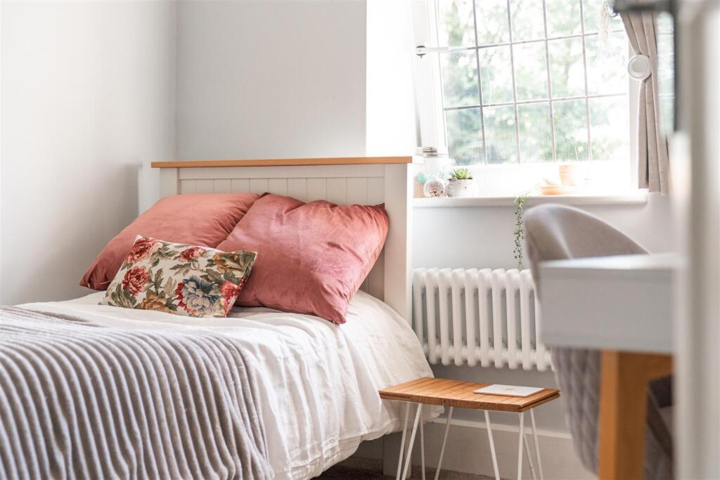 Bedroom1-4.jpg