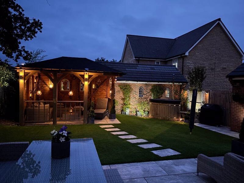 VENDOR NIGHT PHOTO REAR