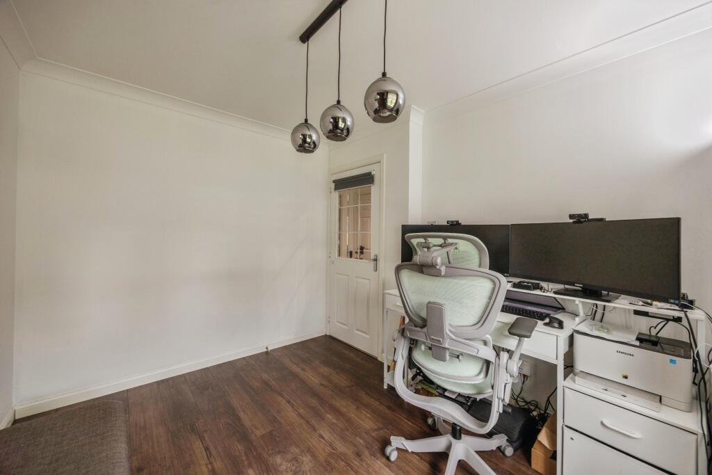 Sitting Room / Bedroom 5