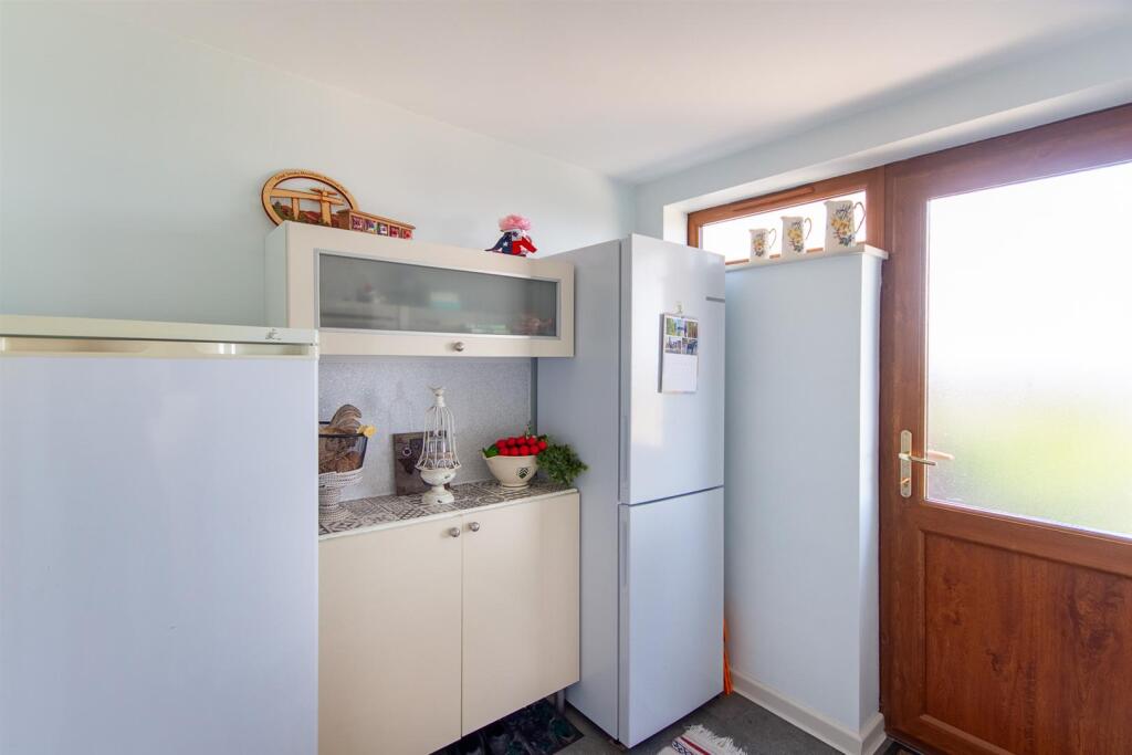 5 Rochester Close 46.jpg