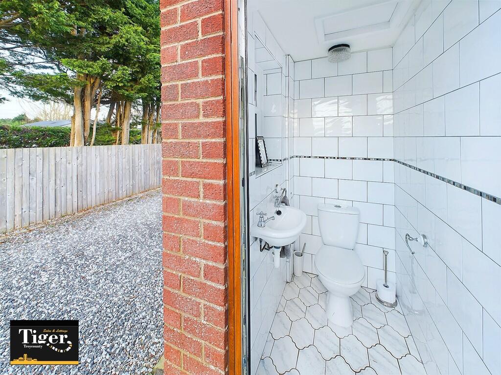 CAM02176G0-PR0427...