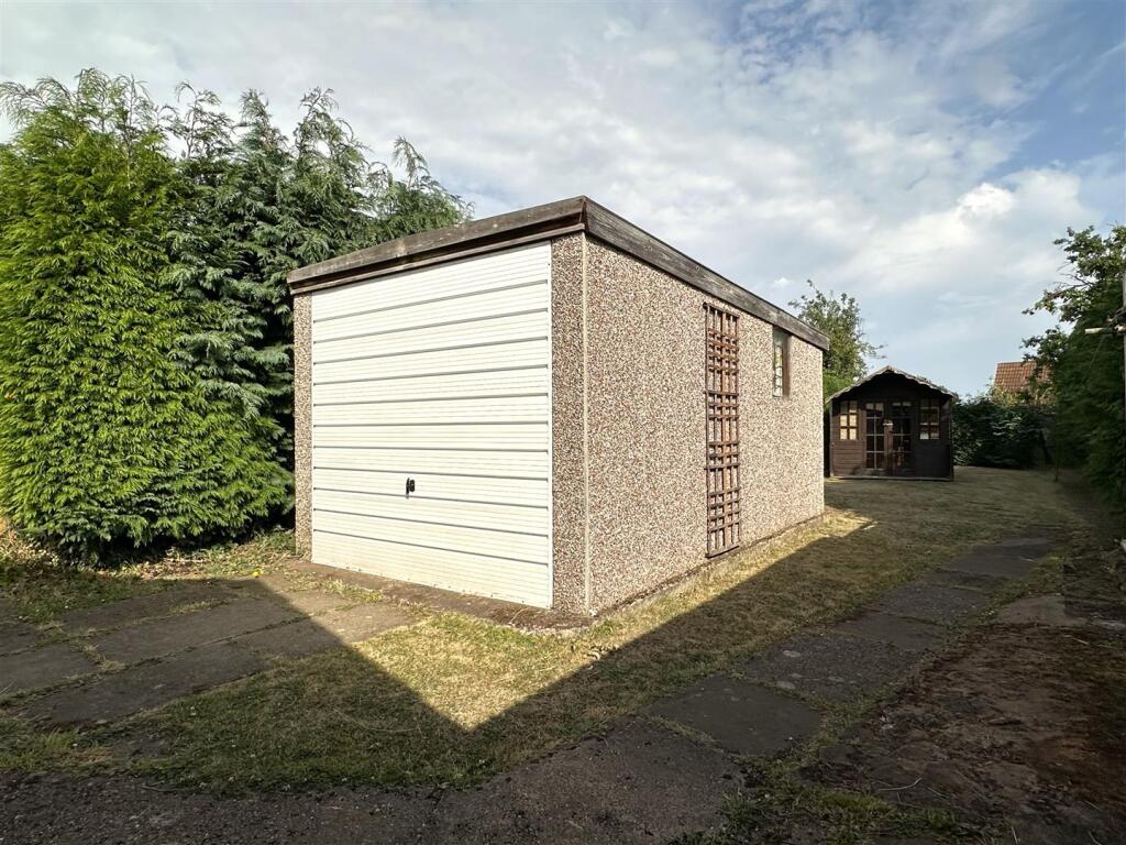 Detached Single Garage 518