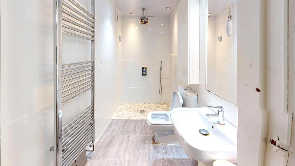 Leechpond-Hill-Bathroom 1.jpg