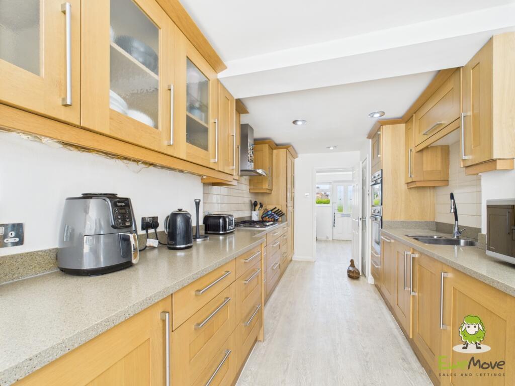 EweMove Basingstoke Estate Agents - 24 Byfleet Ave