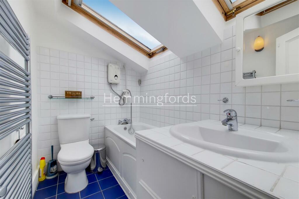 20_Bathroom-0.jpg