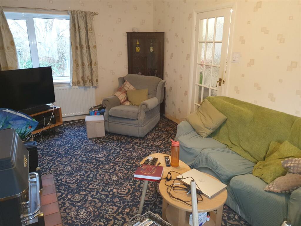 THROUGH LOUNGE
