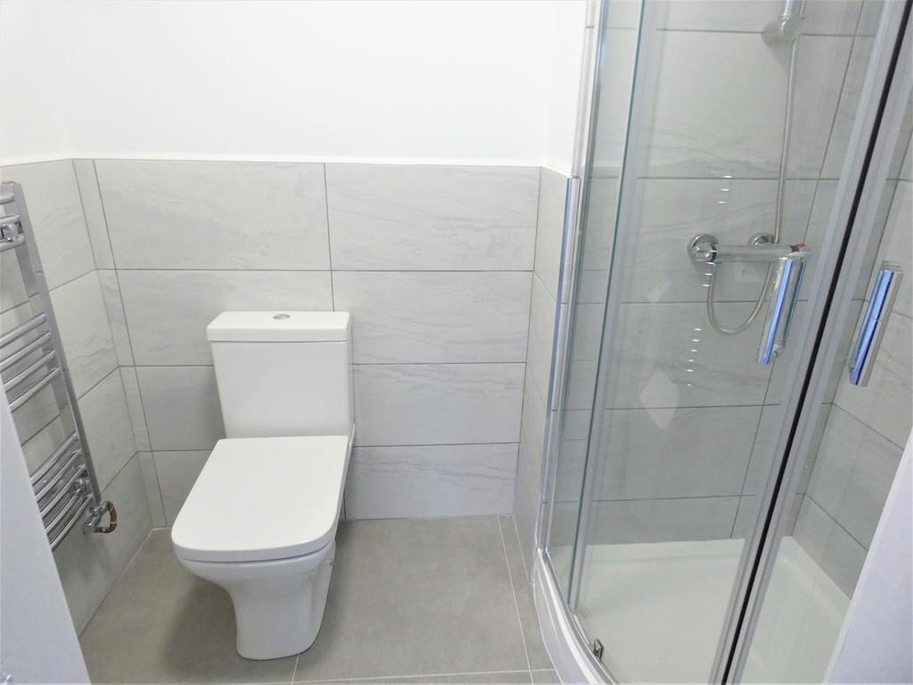 Bedroom 2 En Suite Bathroom