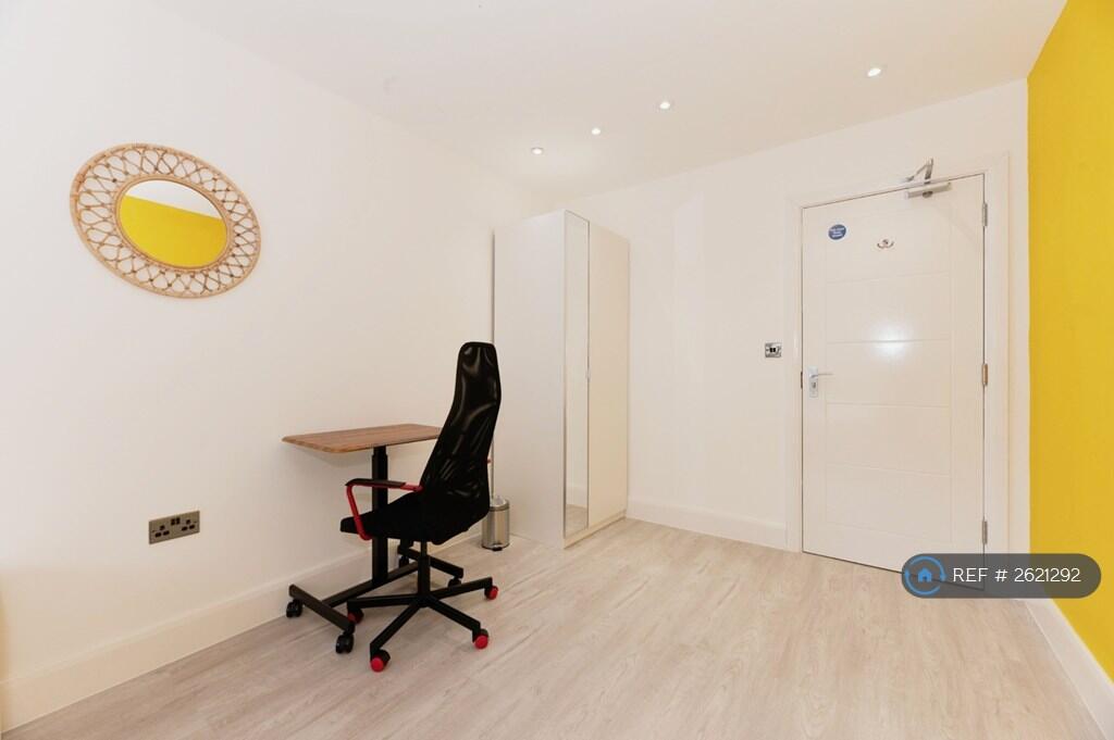 Room 4 Ensuite Room