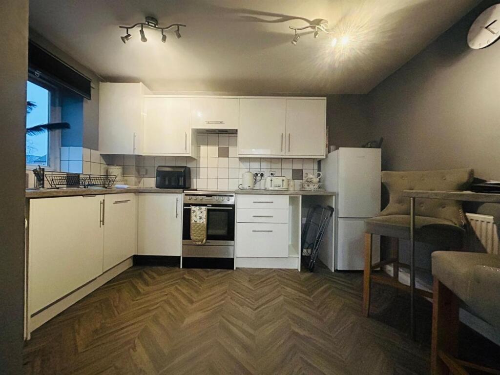 Kitchen 1.jpg