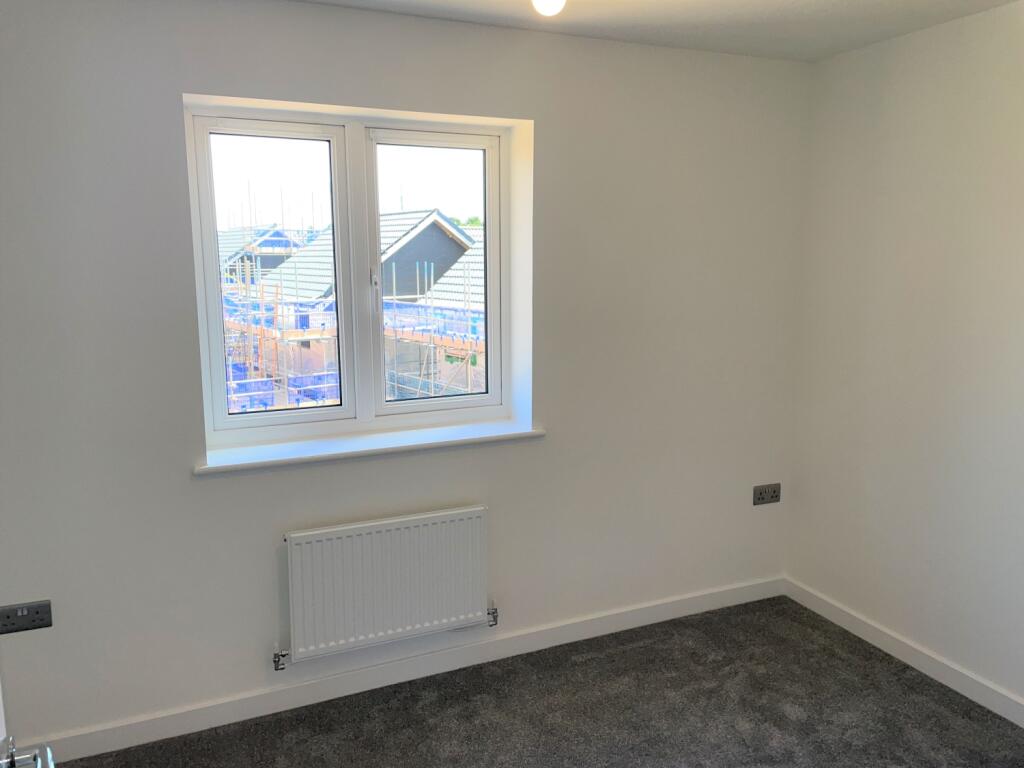 9 Calm Water Close, Dawlish - rear bedroom1