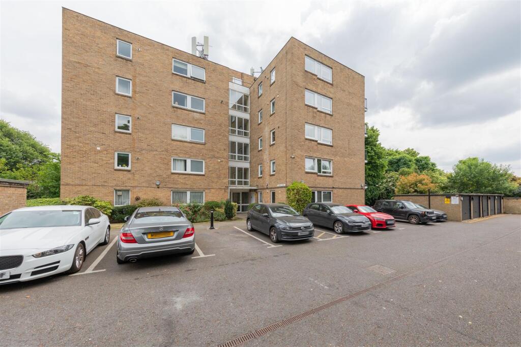 Orwell Lodge, 4, Hermitage Walk, E18