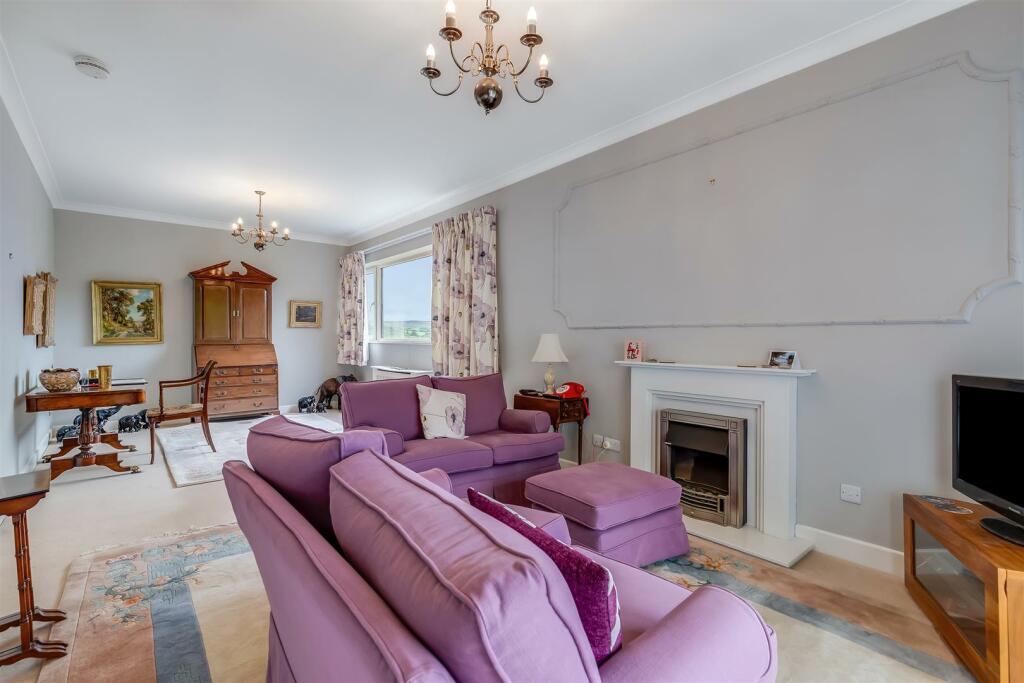 Living Area 2.jpg