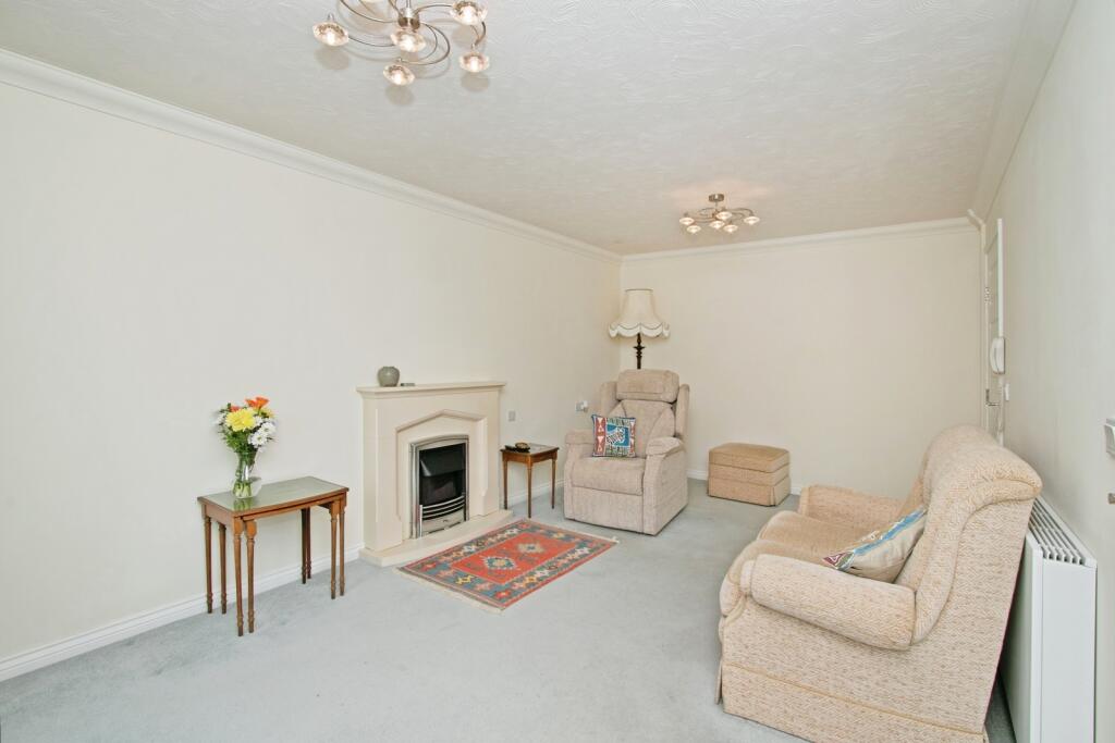 Lounge/Dining Room