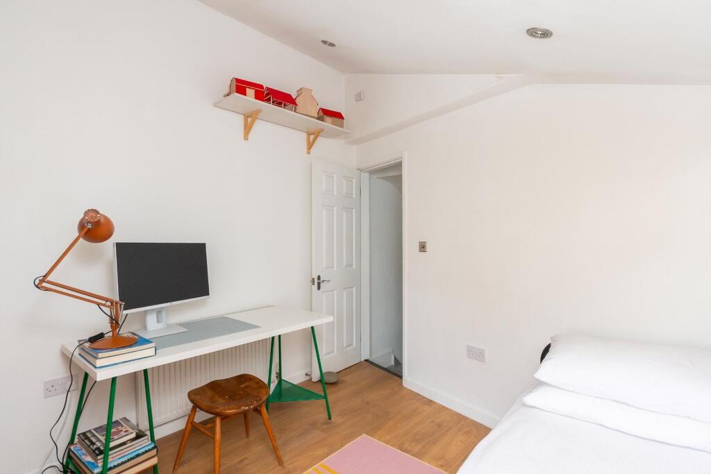 1B7R4BR - Bedroom A.jpg