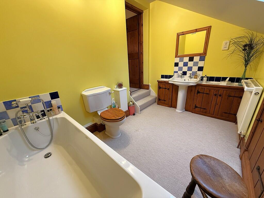 BED ONE EN SUITE ...