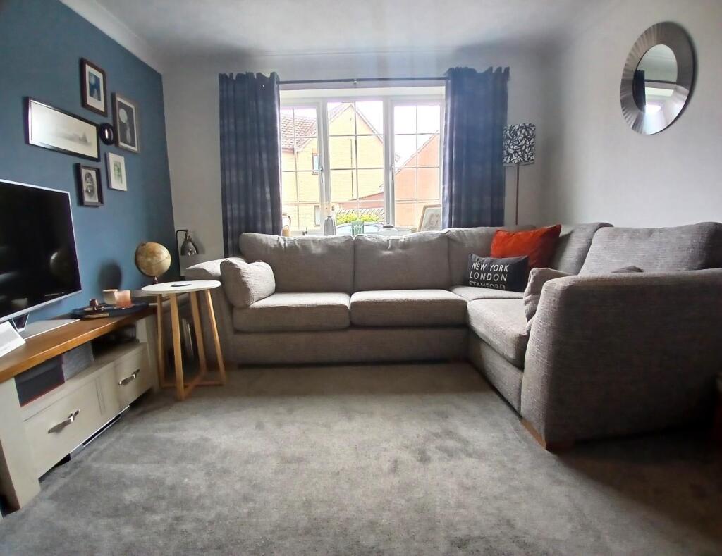 Lounge 1.jpg