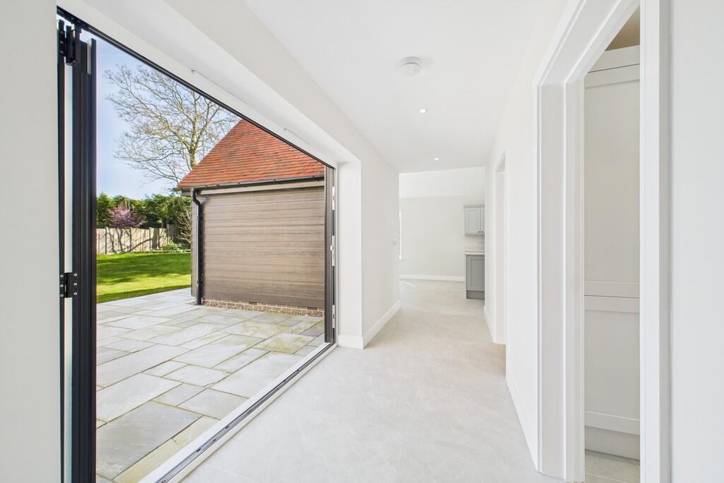 CAM01689G0-PR0456...