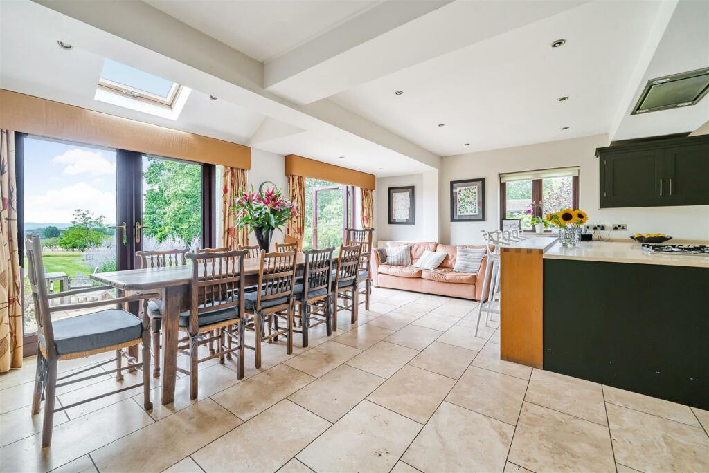 Breakfast area.jpg