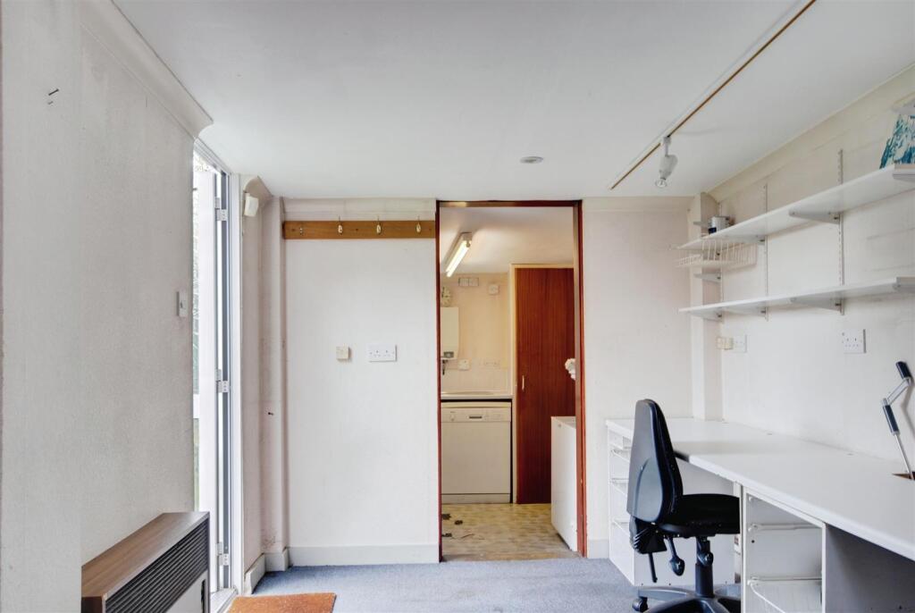 garden room leading to kitchenette and wc