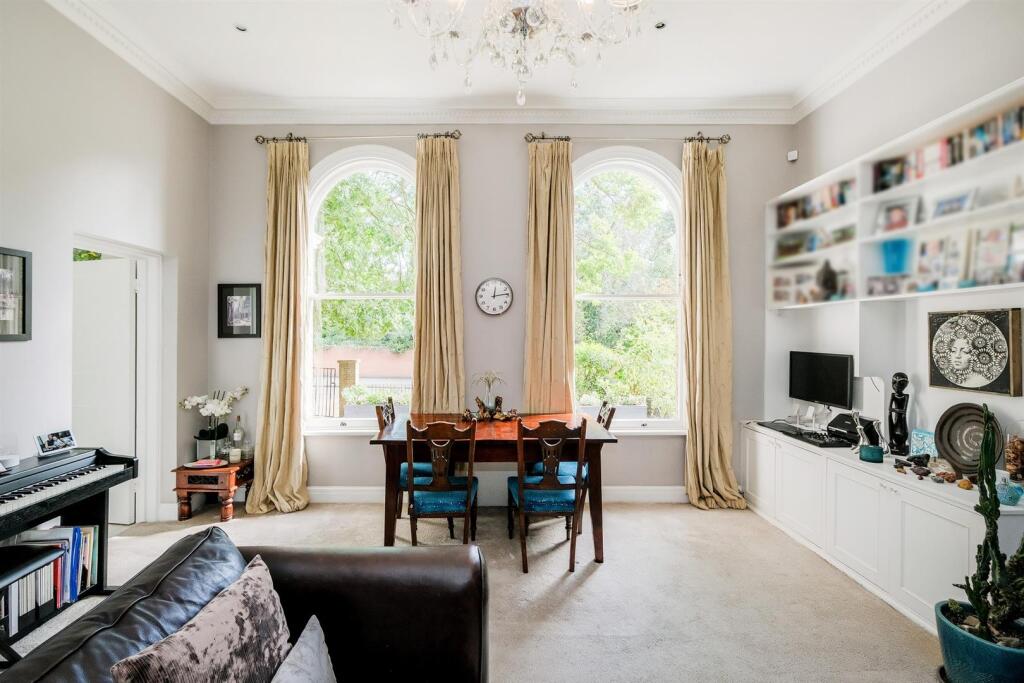 Flat 2, 70 Hermon Hill-19.jpg