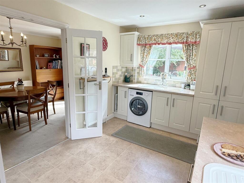 Kitch - Dining 2.JPG