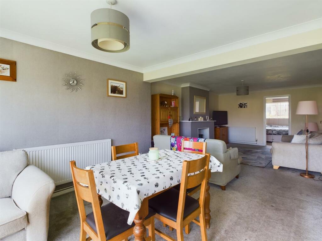 Lounge / Dining Kitchen