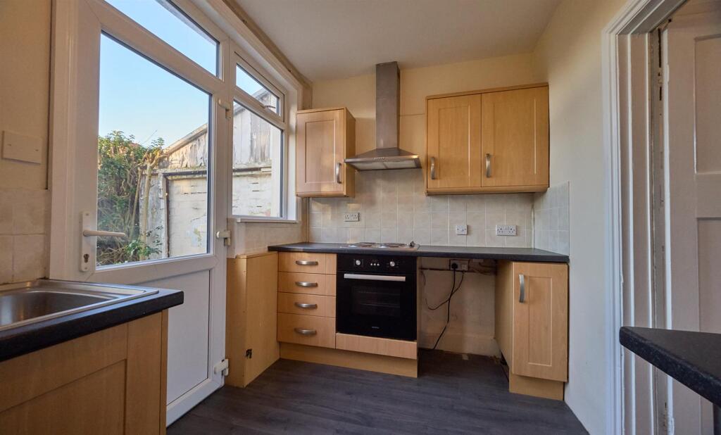 elwell ave bw new 2.jpg