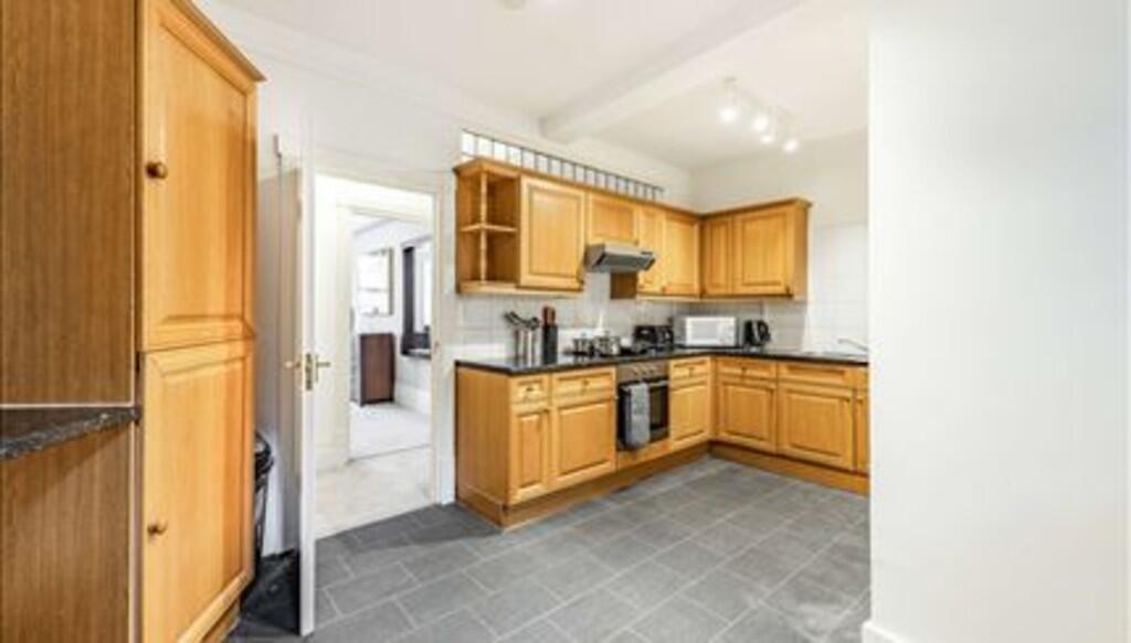 ss_p1124_63780540...