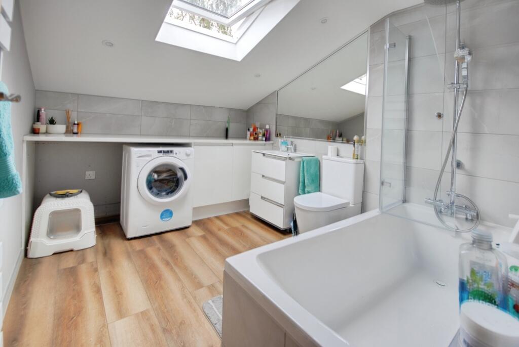 pbox-bathroom-312169.jpg