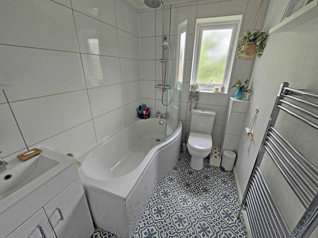 BATHROOM 2