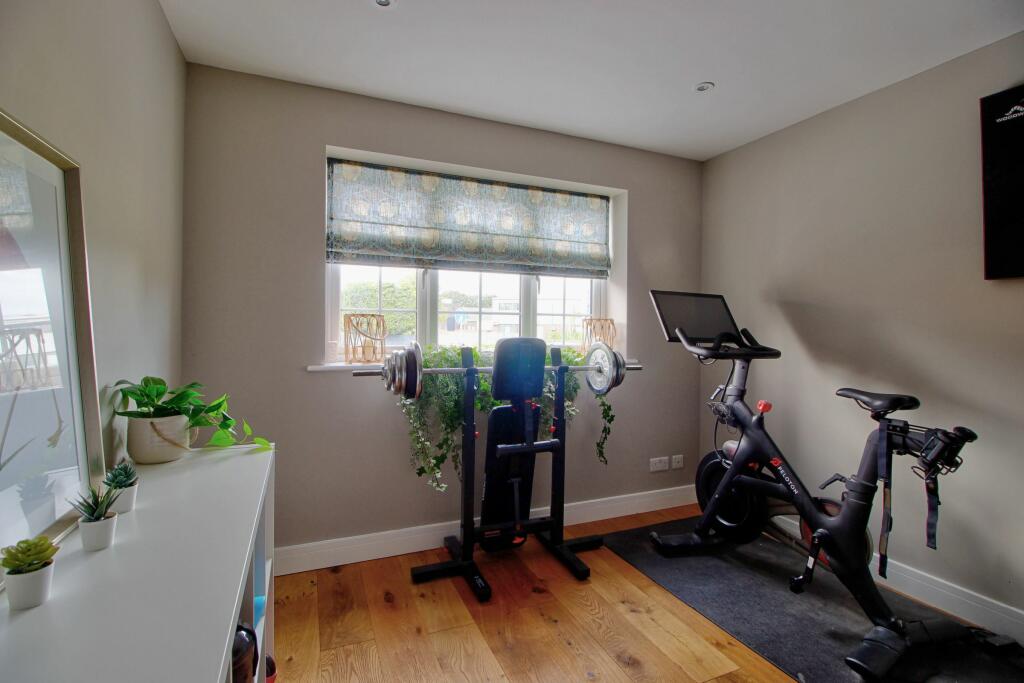 Reception room with hidden laundry range