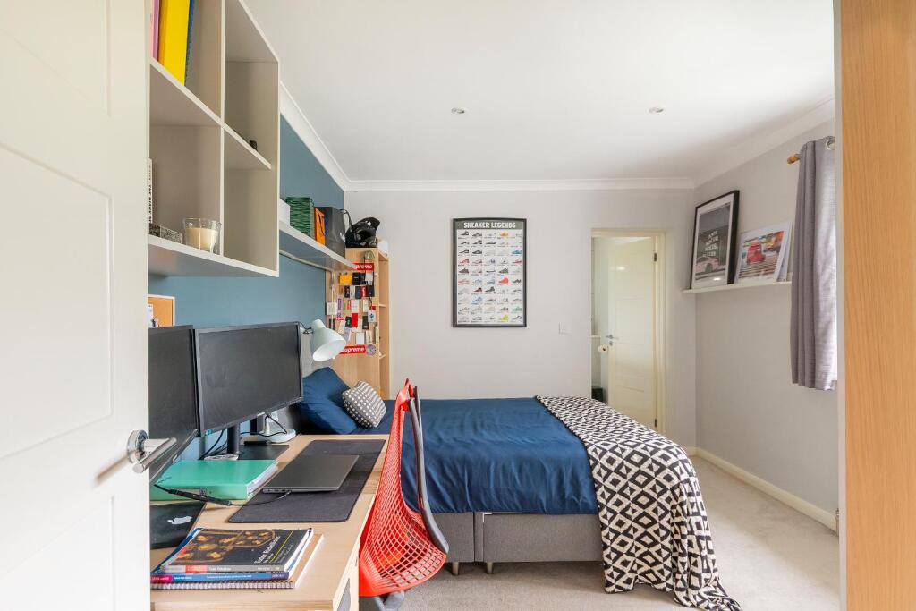 1D0LEIG - Bedroom H.jpg