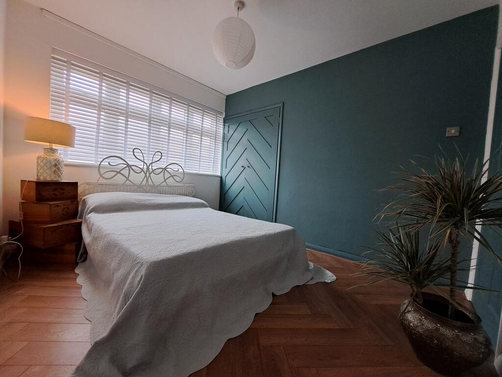 general 20240824_173