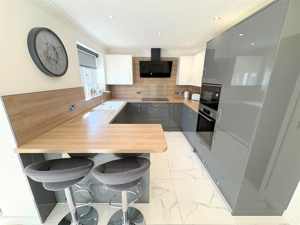 Kitchen / Breakfast Room