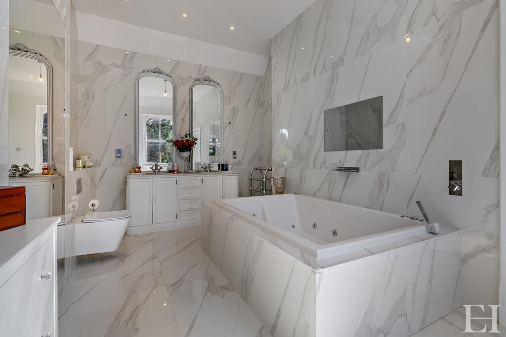 8635654-interiorW...