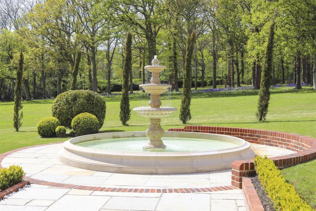 Fountain Feature