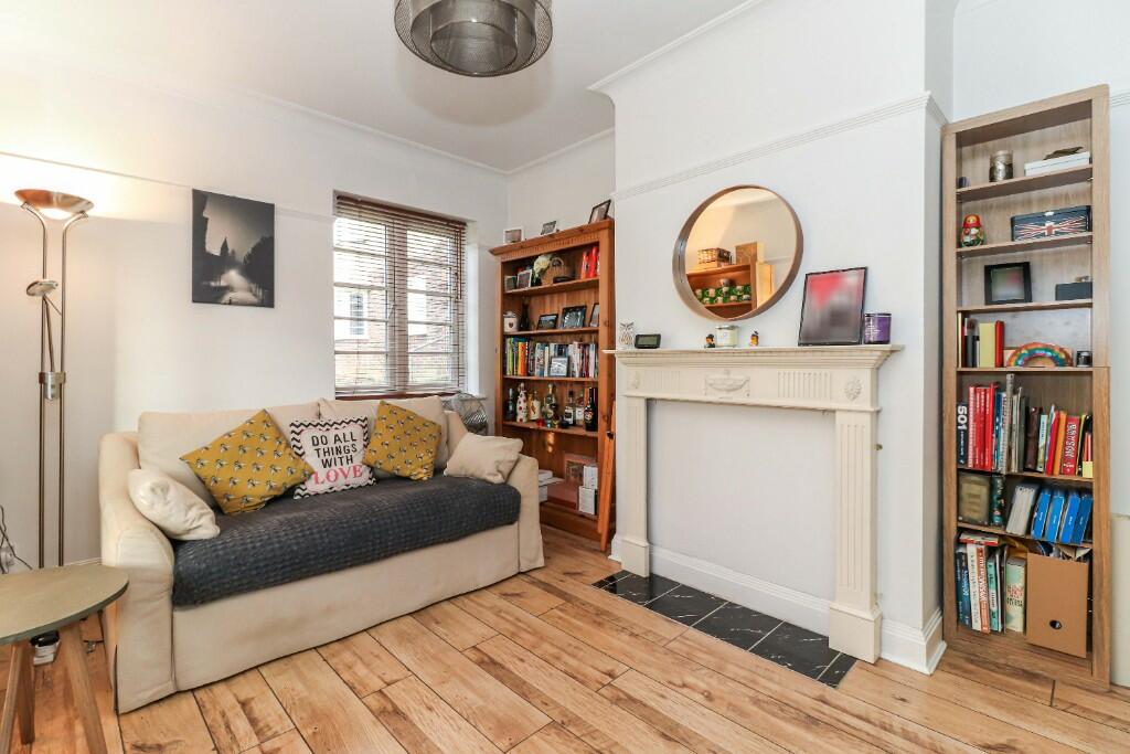 Sitting/dining room