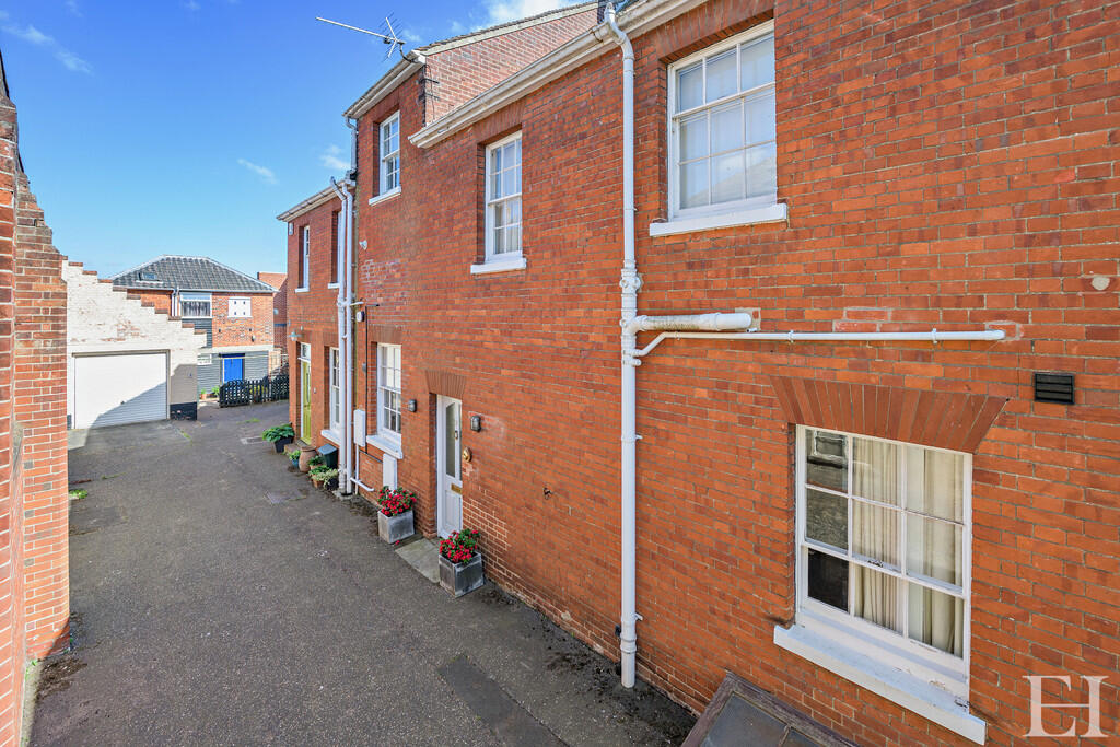 8647635-exteriorW...