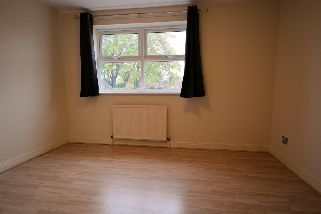 Bed 1.jpg