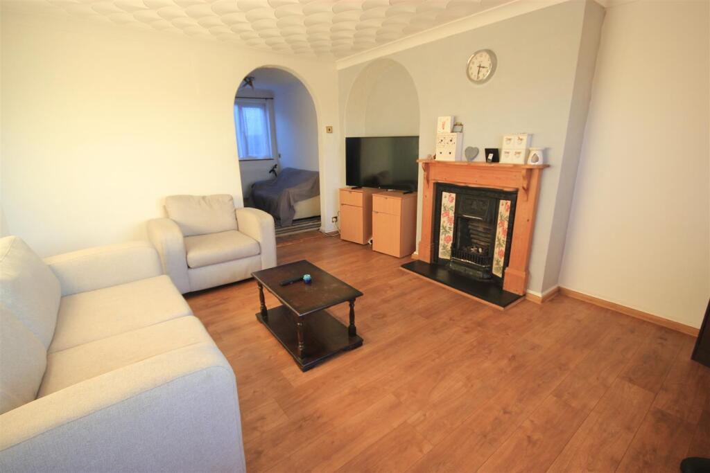 lounge 3.JPG