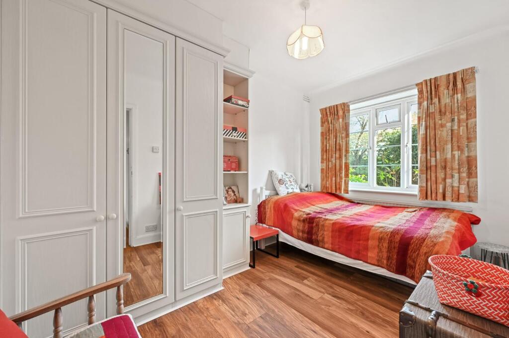 REE - 1 Edmonscote - Bedroom3 (1).jpg