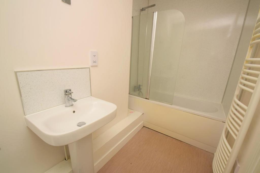 7 - bathrooom
