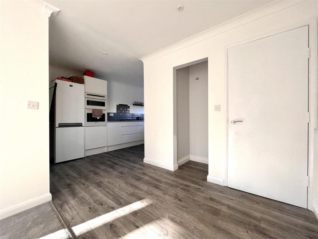 Kitchen/ Dining Area