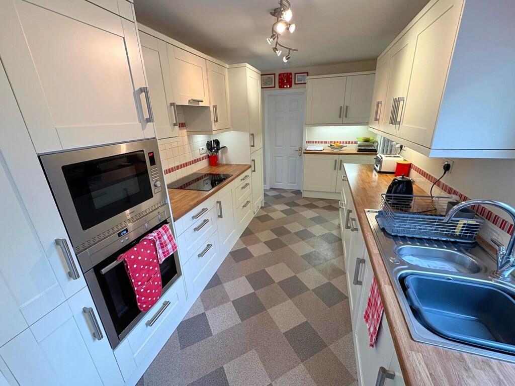 Kitchen alt angle
