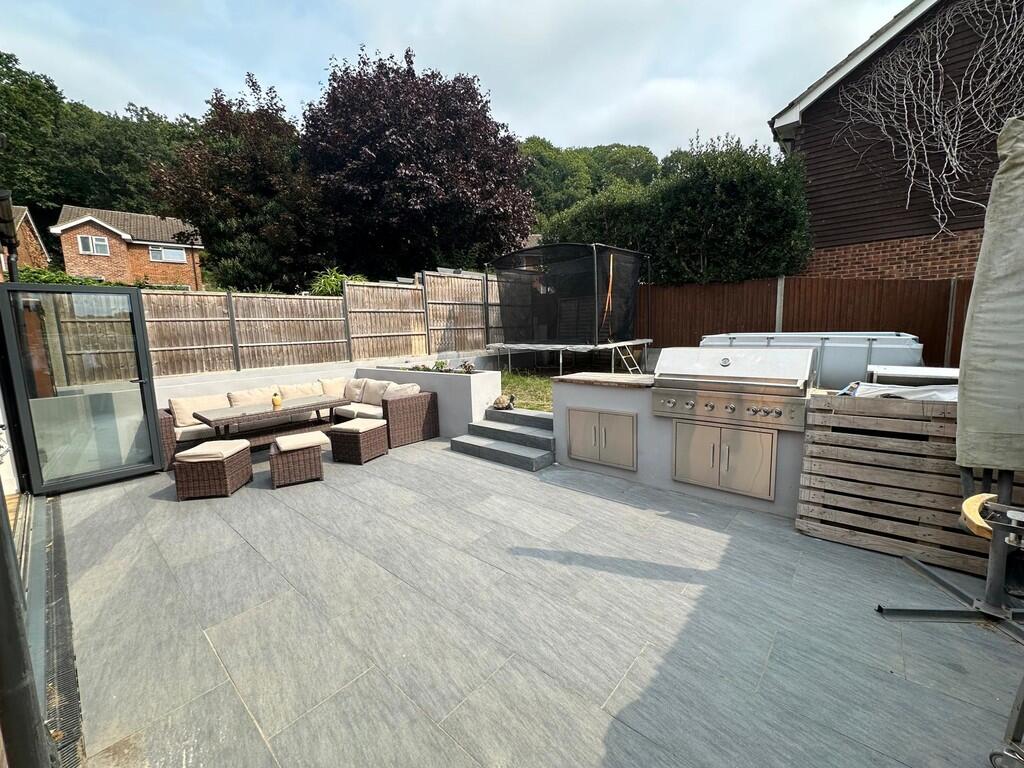 IMG-20250821-WA00...