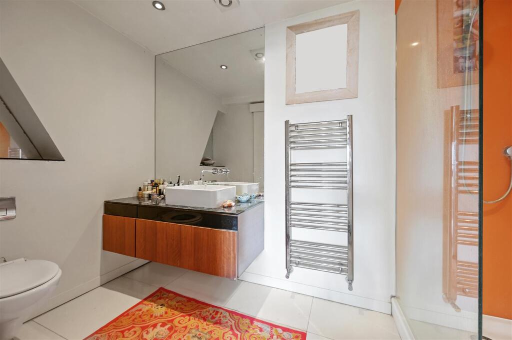 Hammersmith Grove - Ensuite3 (1).JPG