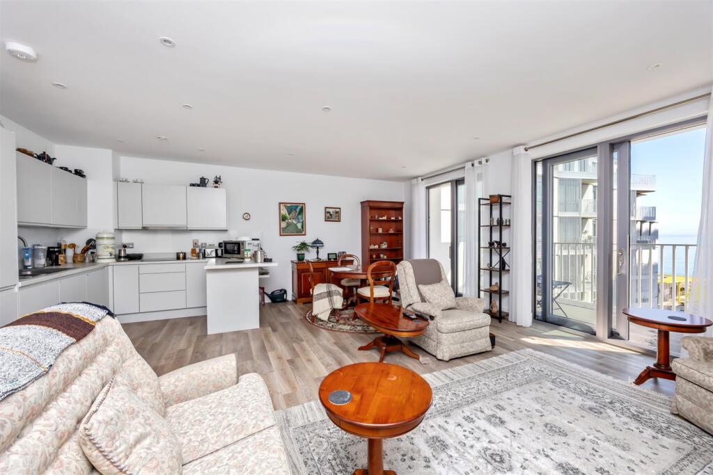 Bayside Apartments, Flat 90-015.jpg