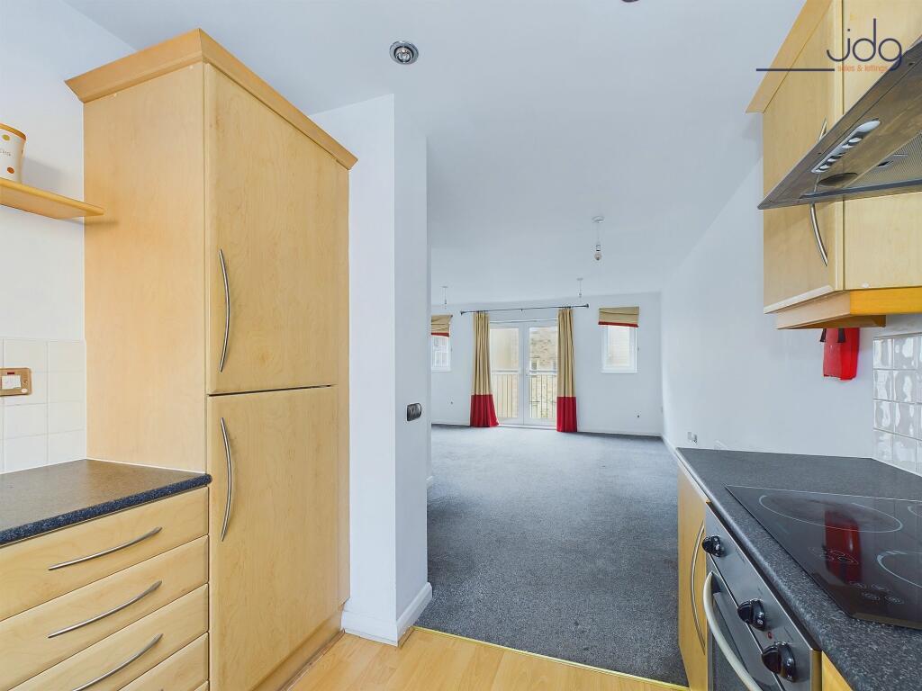 Kitchen &amp; Living Area