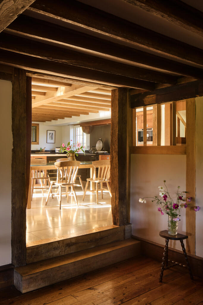 239844 - DGLA1300.jpg