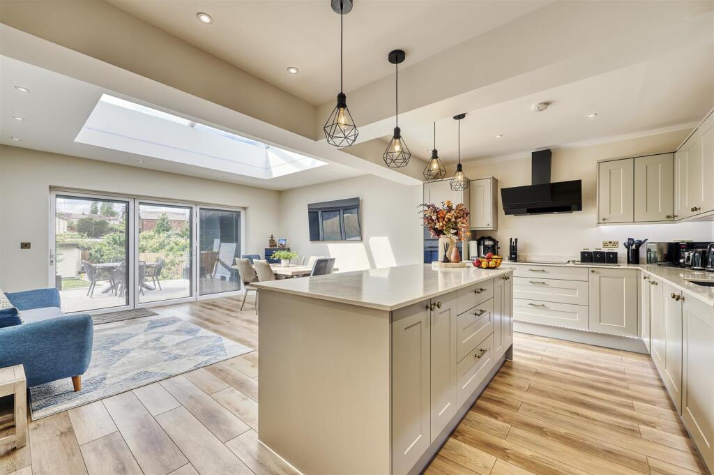 -4 St Marys Rushden-45_HDR-15.jpg